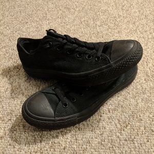 Men's Black Low top Converse Size 8